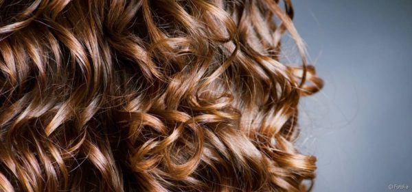 Cheveux bouclés : 7 erreurs à éviter pour de belles boucles