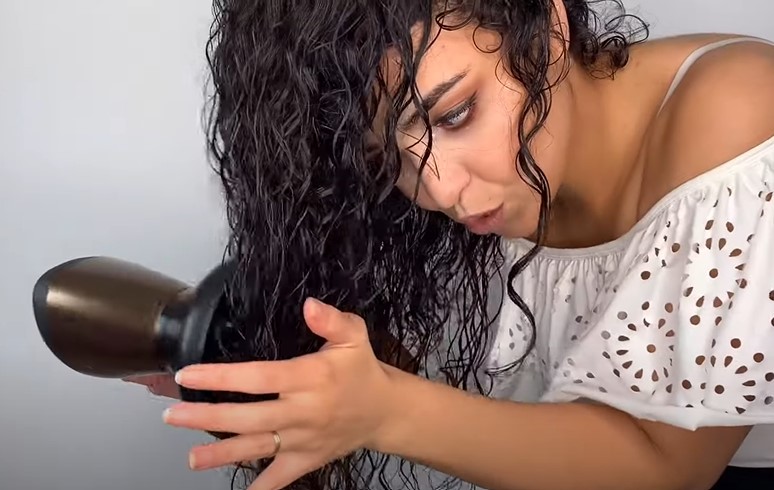 Comment sécher les cheveux bouclés avec un diffuseur pour plus de volume !  Tuto, mode d'emploi et vidéo